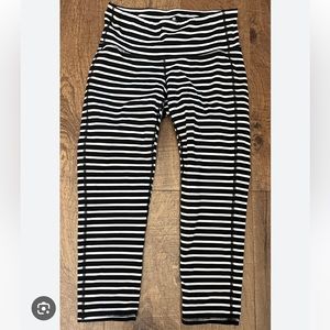 Athleta Size XXS Black and White Stripes Capri Leggings
